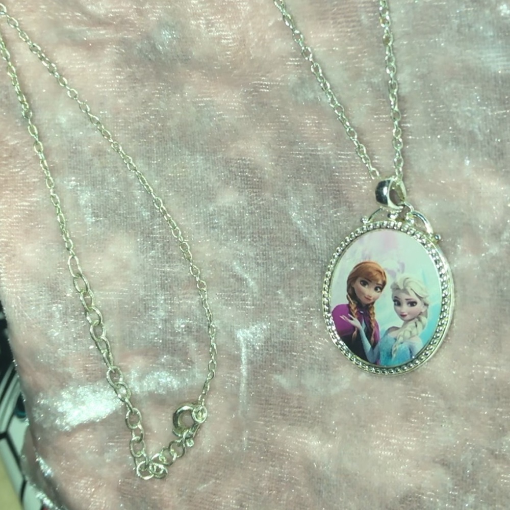 Disney's Frozen: Elsa & Anna necklace/pendant